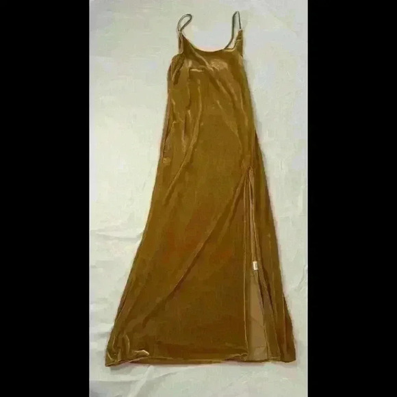 Revolve  Lina  Velvet Floor Length Dress Size M Womens Gold Party Event Maxi NWT - Picture 3 of 7